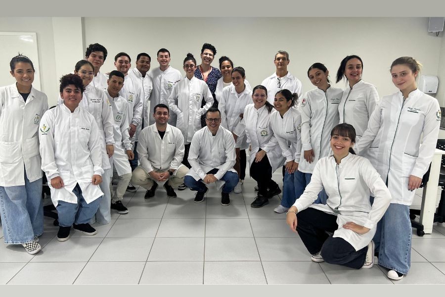 farmaceuticos-e-estudantes-participam-de-curso-sobre-administracao-de-medicamentos-injetaveis-em-umuarama